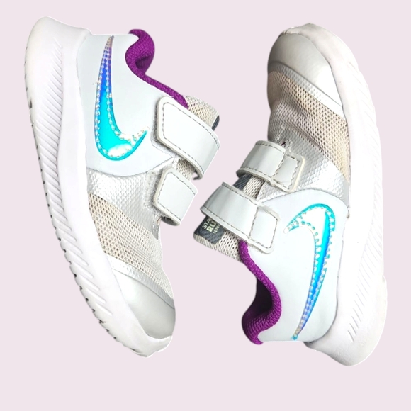 Nike Girls Star Runner White, Silver, & Purple Velcro Sneakers Size 6 - Picture 2 of 4